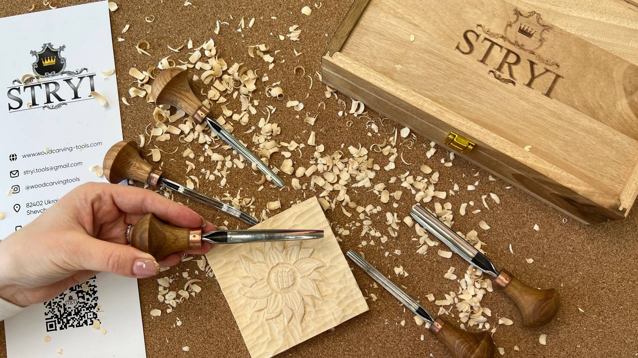 Detailed relief carving set of 5 palm tools STRYI Profi, Toolset for Linocuttting, Whittling figurines in Deluxe gift box