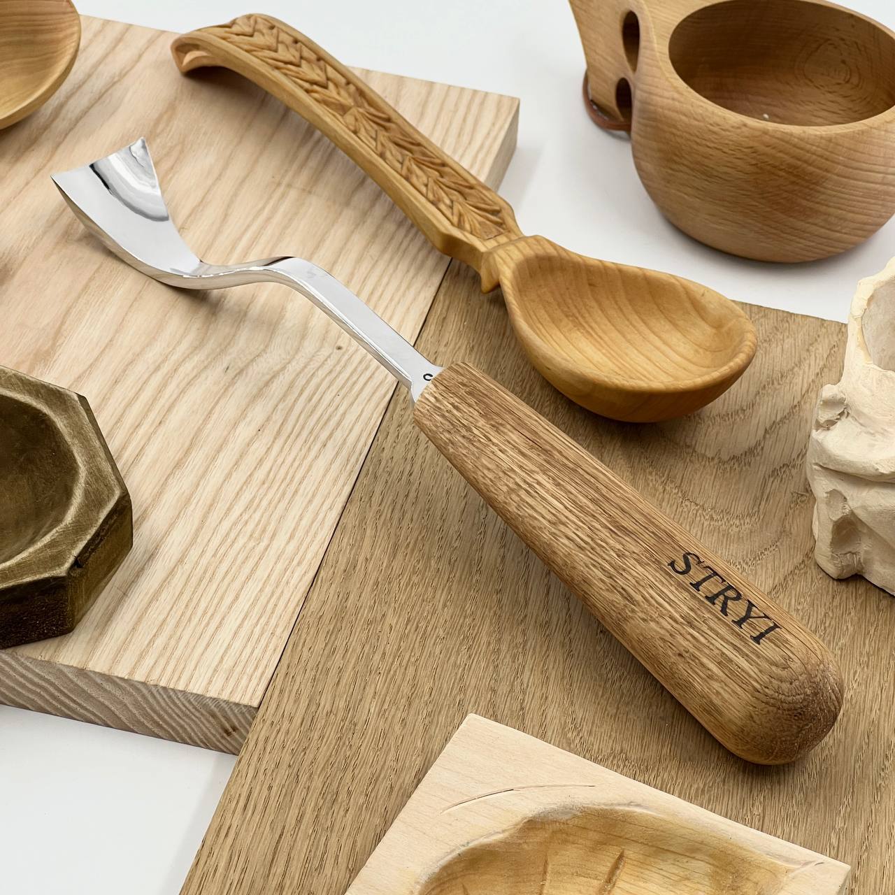 STRYI Maestro Large Bent Gouge for Relief carving, Spoons and Bowl Carving, Furniture making