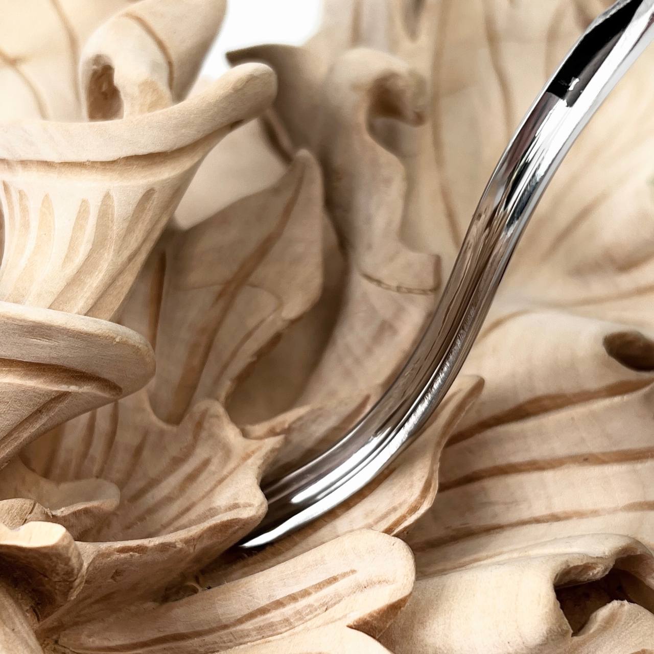 Palm carving bent gouge sweep #9 STRYI Profi , linocutting tool, burins STRYI, palm tool, detailing knife