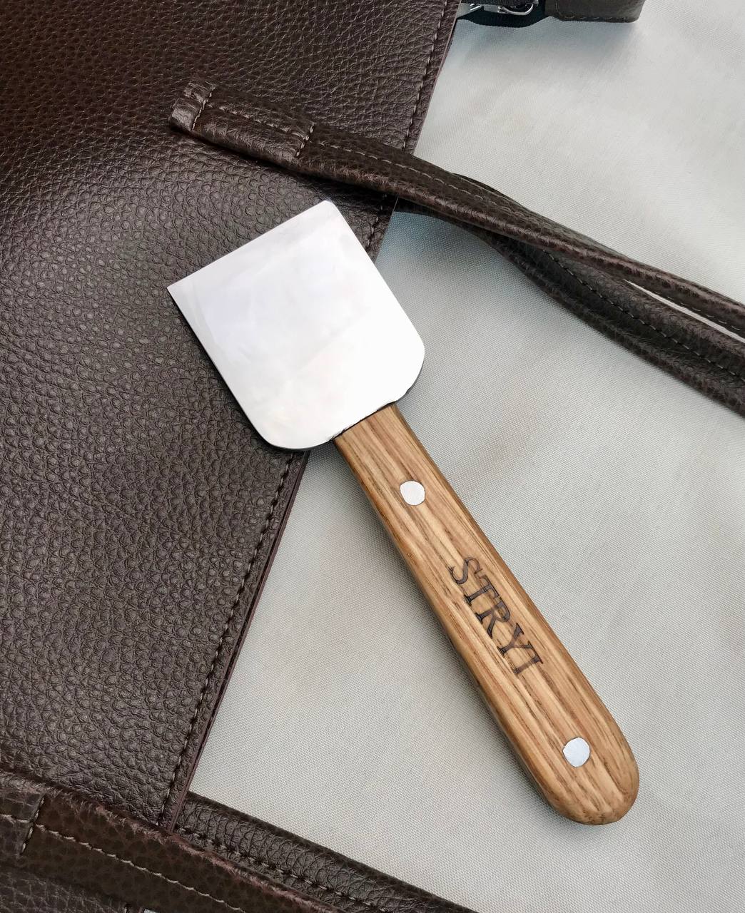 Japanese skiving knife for leather straight-beveled STRYI Profi