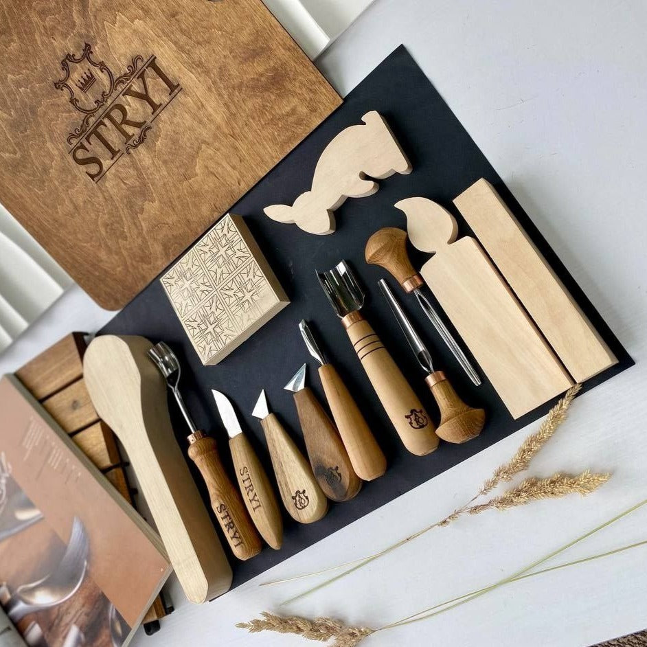 Vielseitiges Holzschnitzset STRYI Profi 12-tlg. Geschenk zum Schulabschluss, Kostenlose Videoanleitung