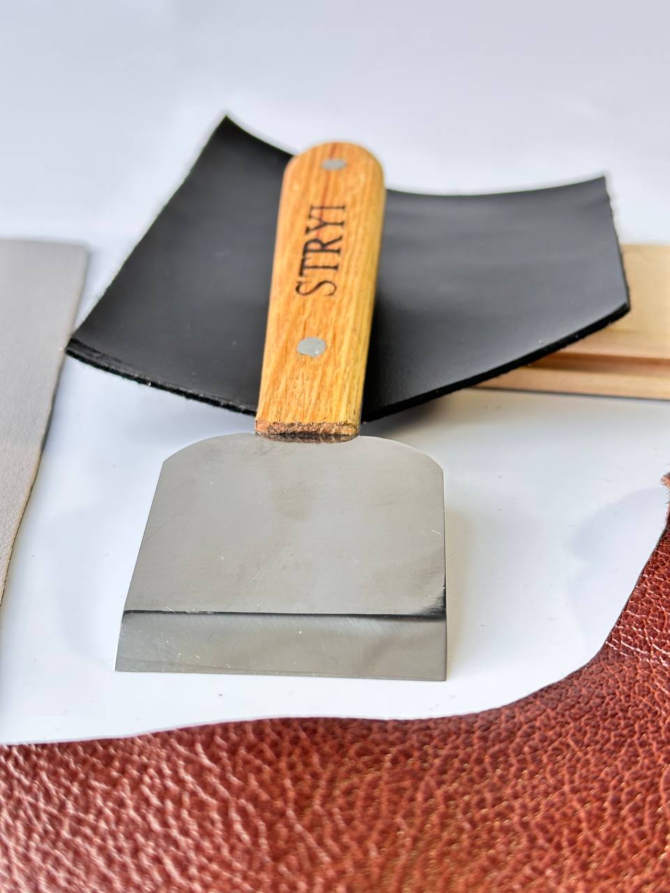 Japanese skiving knife for leather straight-beveled STRYI Profi