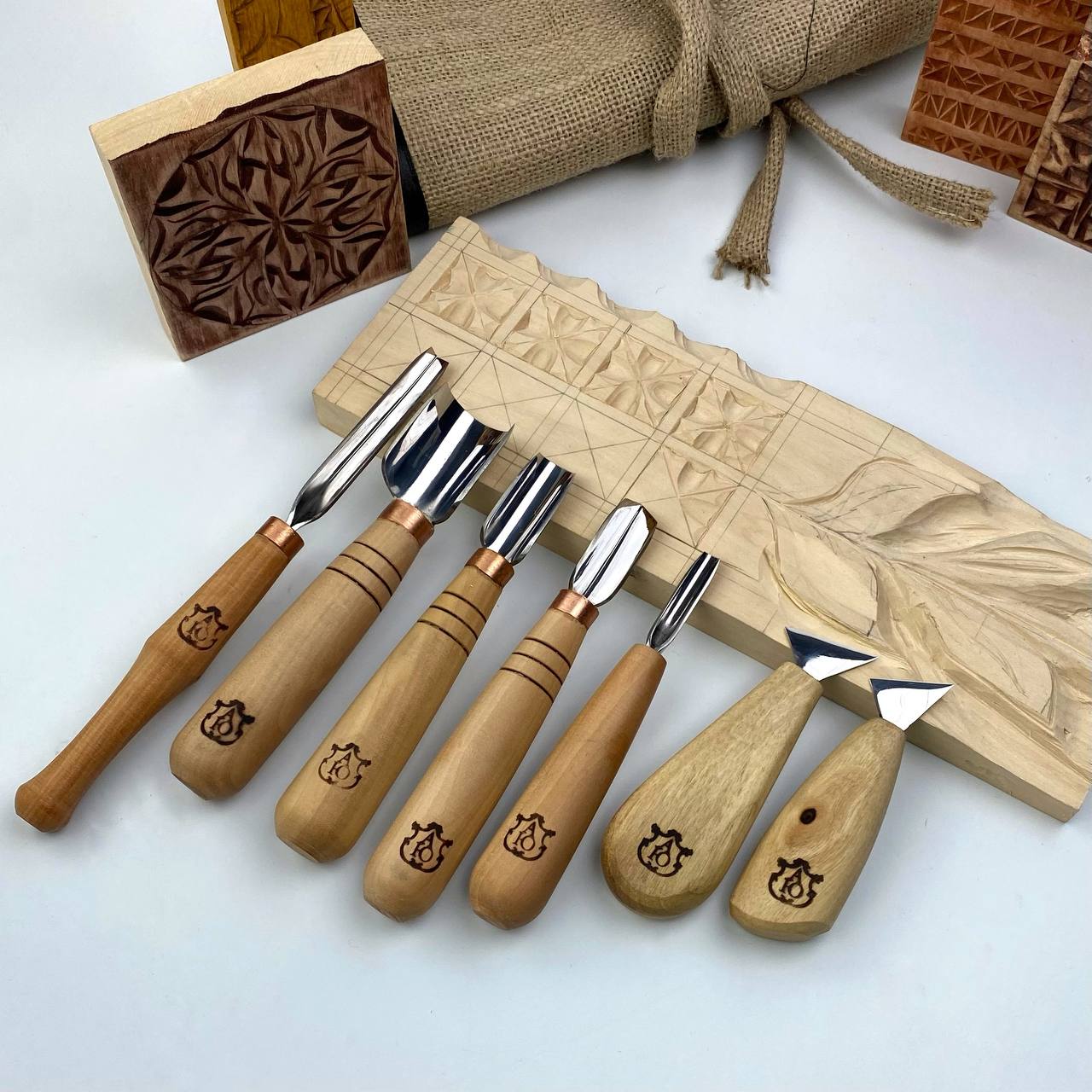 Holzschnitzerei Set mit 7 Werkzeugen für Kerbschnitzerei STRYI Profi, Kerbschnitzwerkzeuge, Set zum Einstieg in die Schnitzerei, Geschenk für jungen Mann