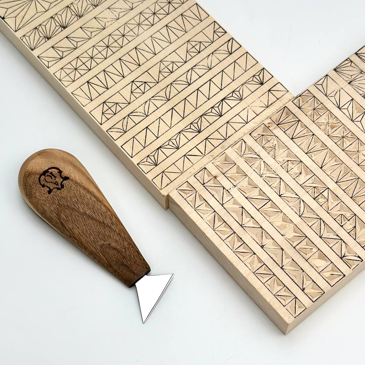 Holzschnitzset STRYI Start mit Lindenholz-Übungsbrett für Holzschnitzer-Anfänger