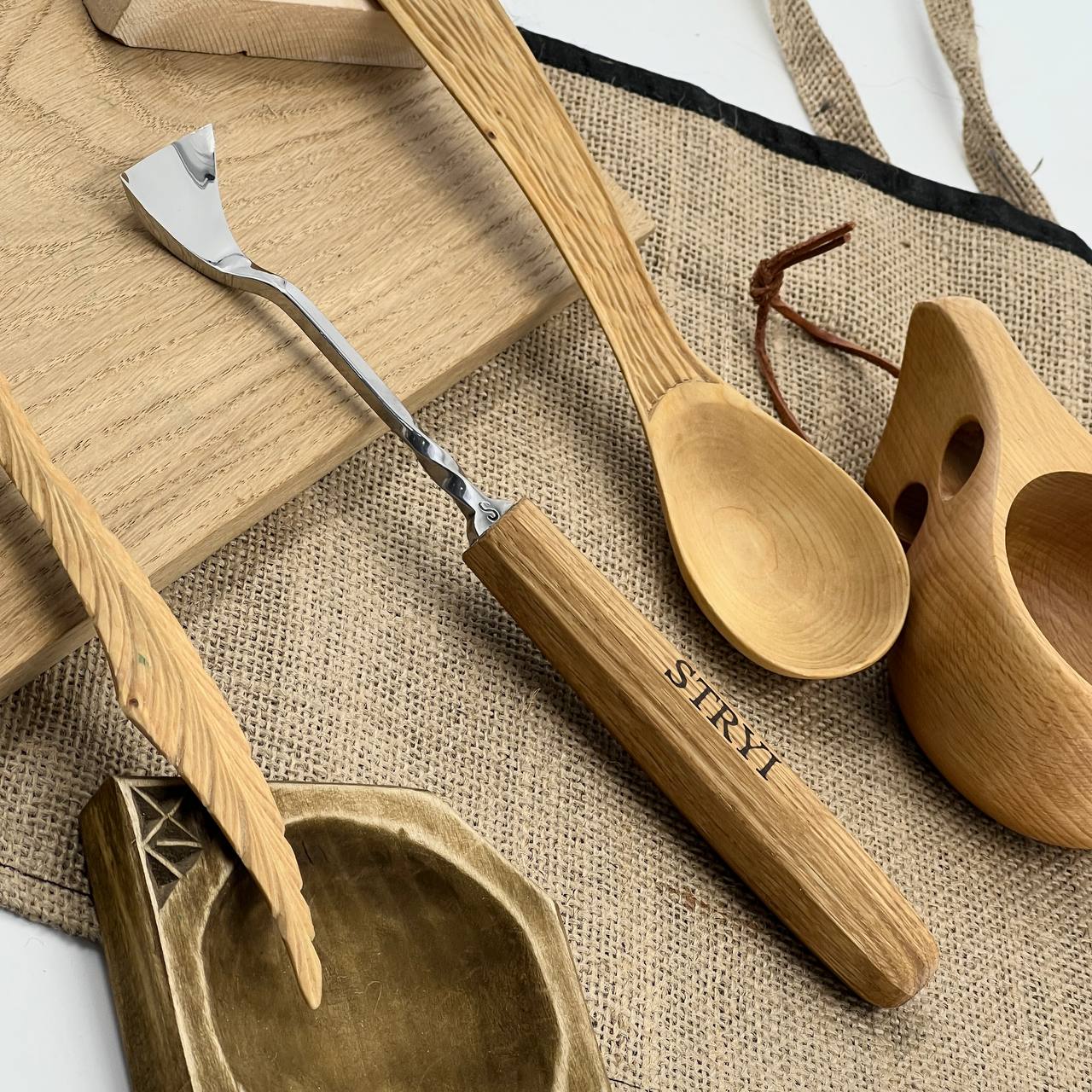 Fishtail Bent Gouge MAESTRO STRYI for finishing 3D carvings and detailing