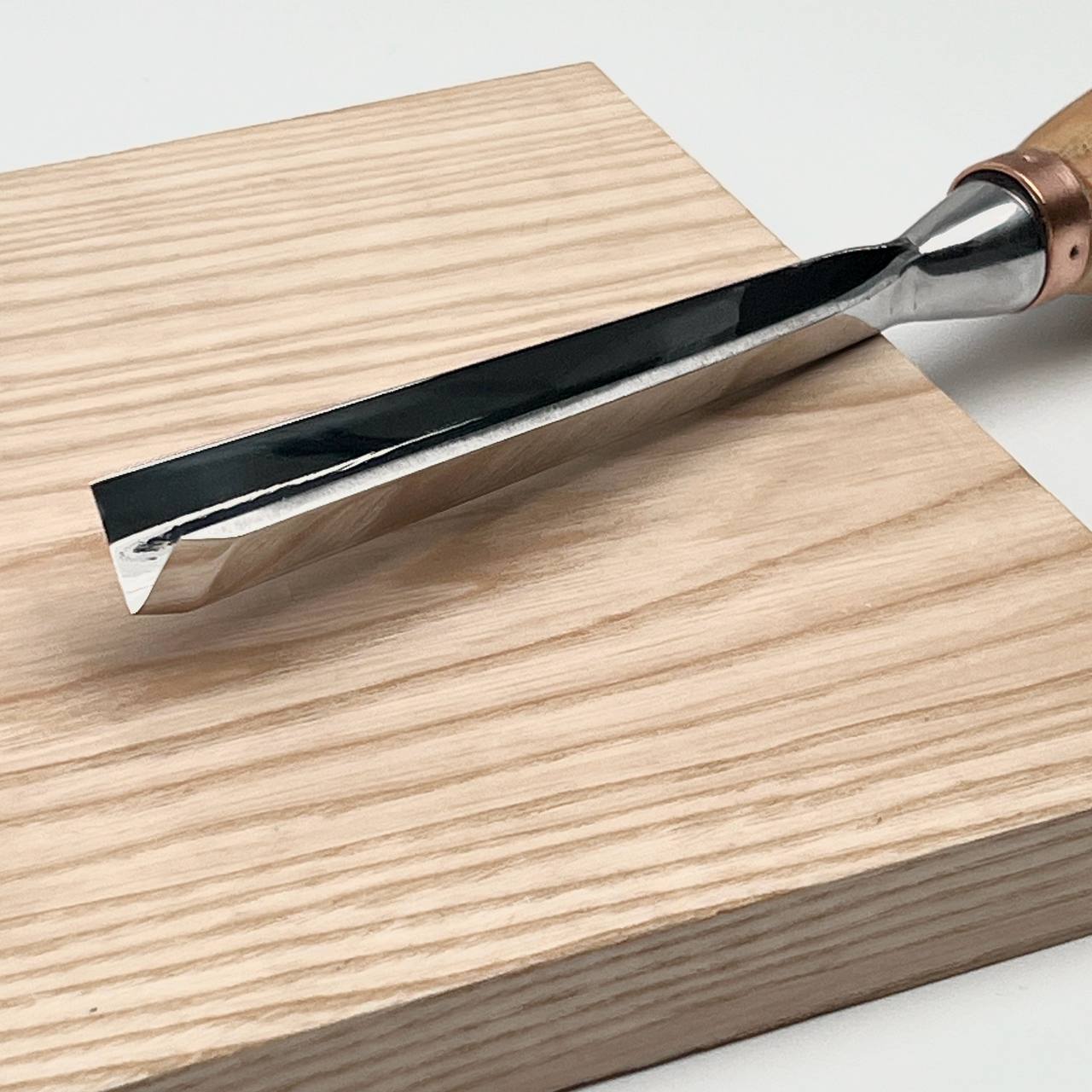 Large sculpture chisel, V-tool 60 degrees 15mm, Heavy-duty gouge STRYI Profi, Wood carving chisel