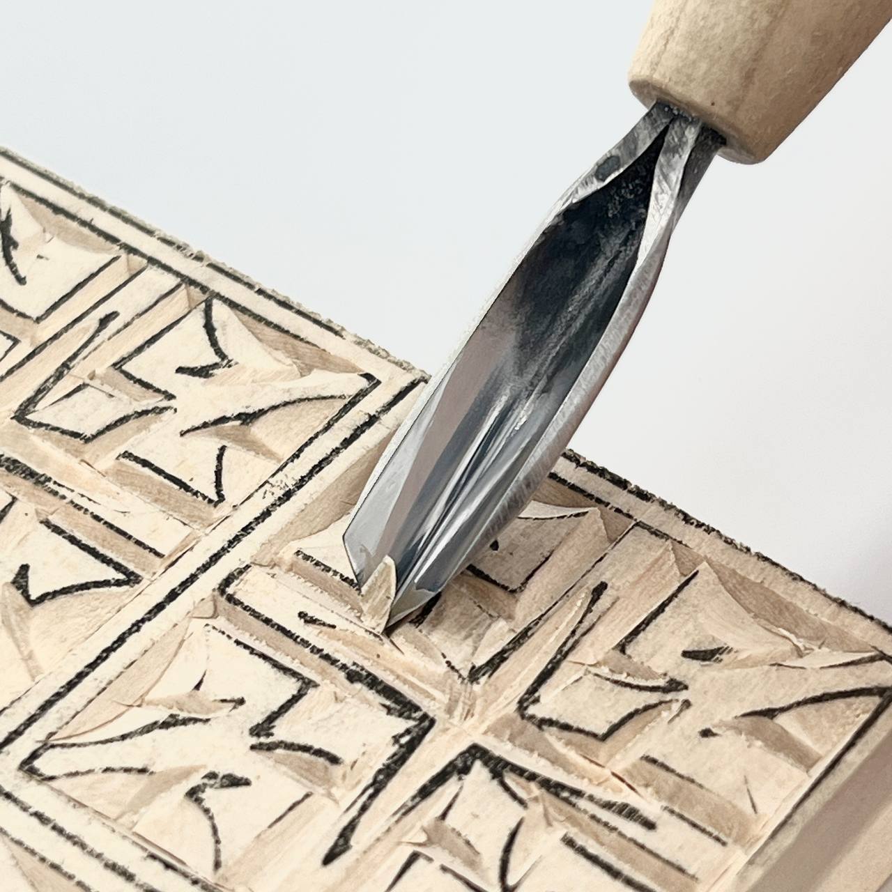 Cincel recto corto con separación en V STRYI-AY Profi para tallado de virutas, herramientas de tallado de madera, cuchillo detallado de virutas de tallado en madera, regalo para hombres cuchillo y herramientas