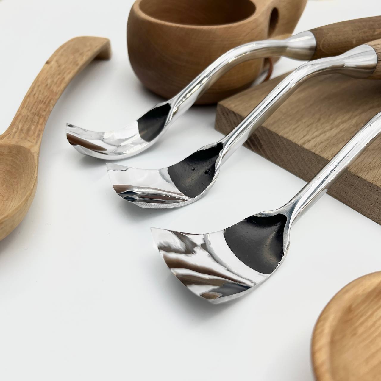 Schalenschnitzwerkzeug-Set mit 3 großen gebogenen Hohleisen STRYI Profi, Kuksa Hohleisen