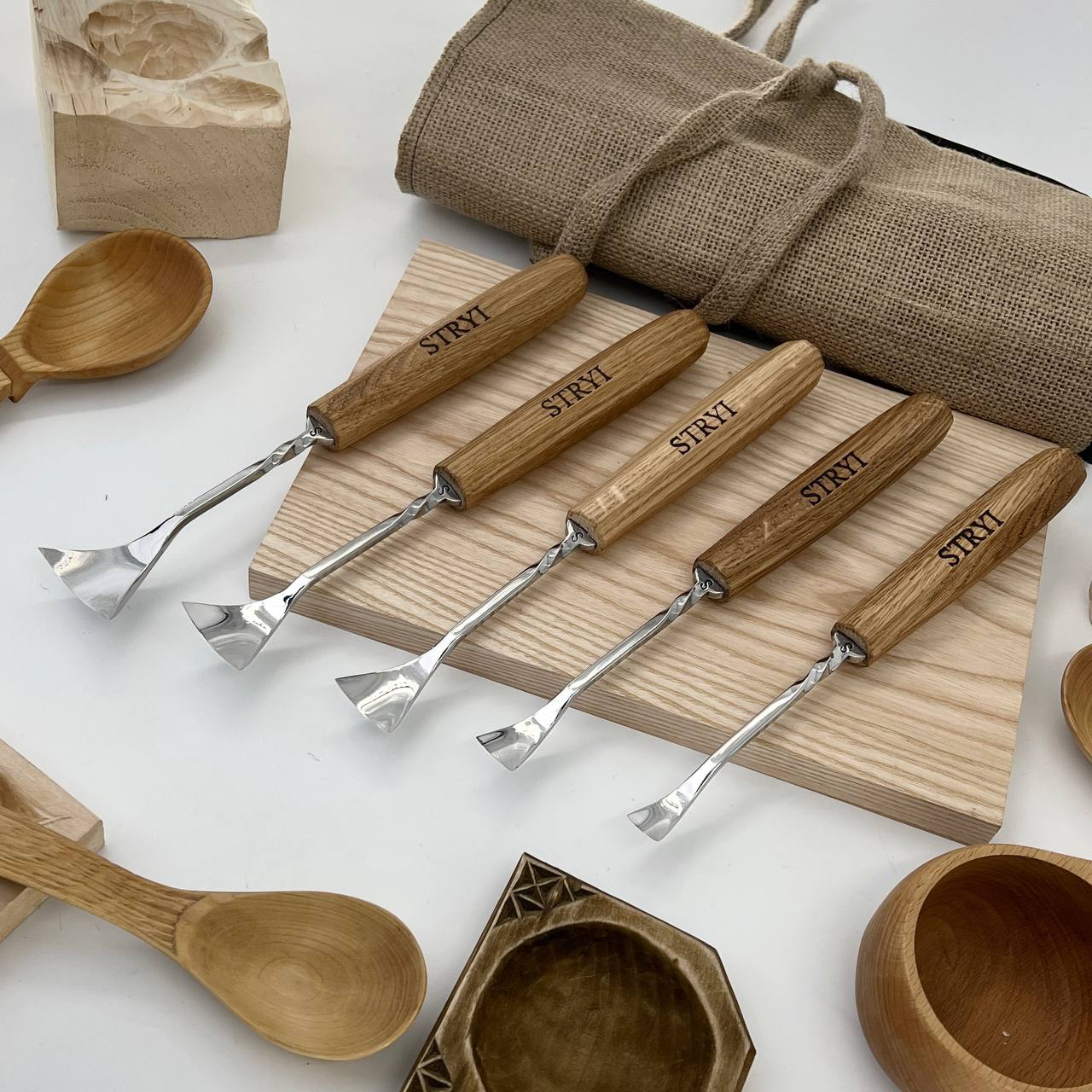 Fishtail Bent Gouge MAESTRO STRYI for finishing 3D carvings and detailing