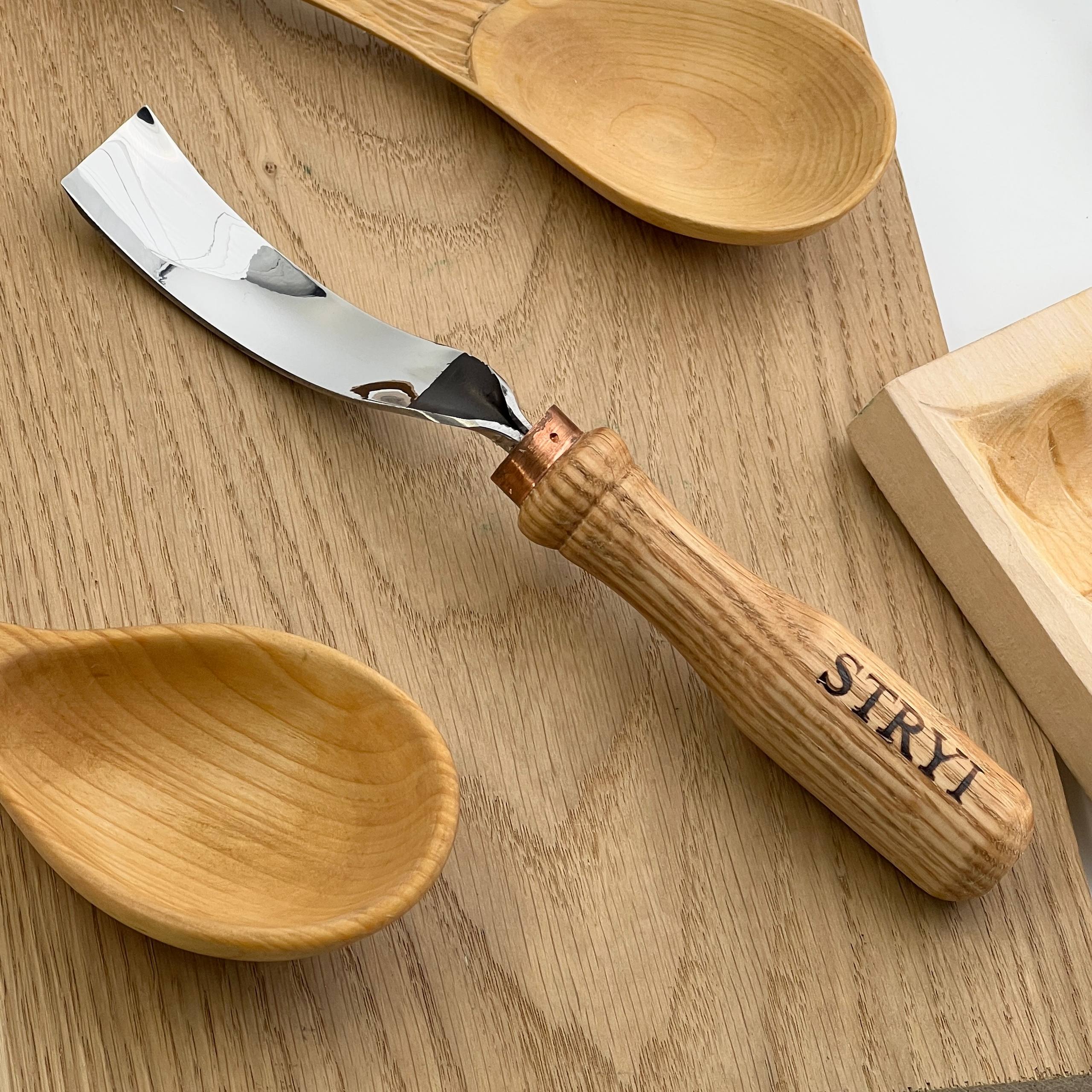 Gouge long bent chisel, #7 profile, Woodcarving tools STRYI Profi, Sloping bent gouge, Carving background