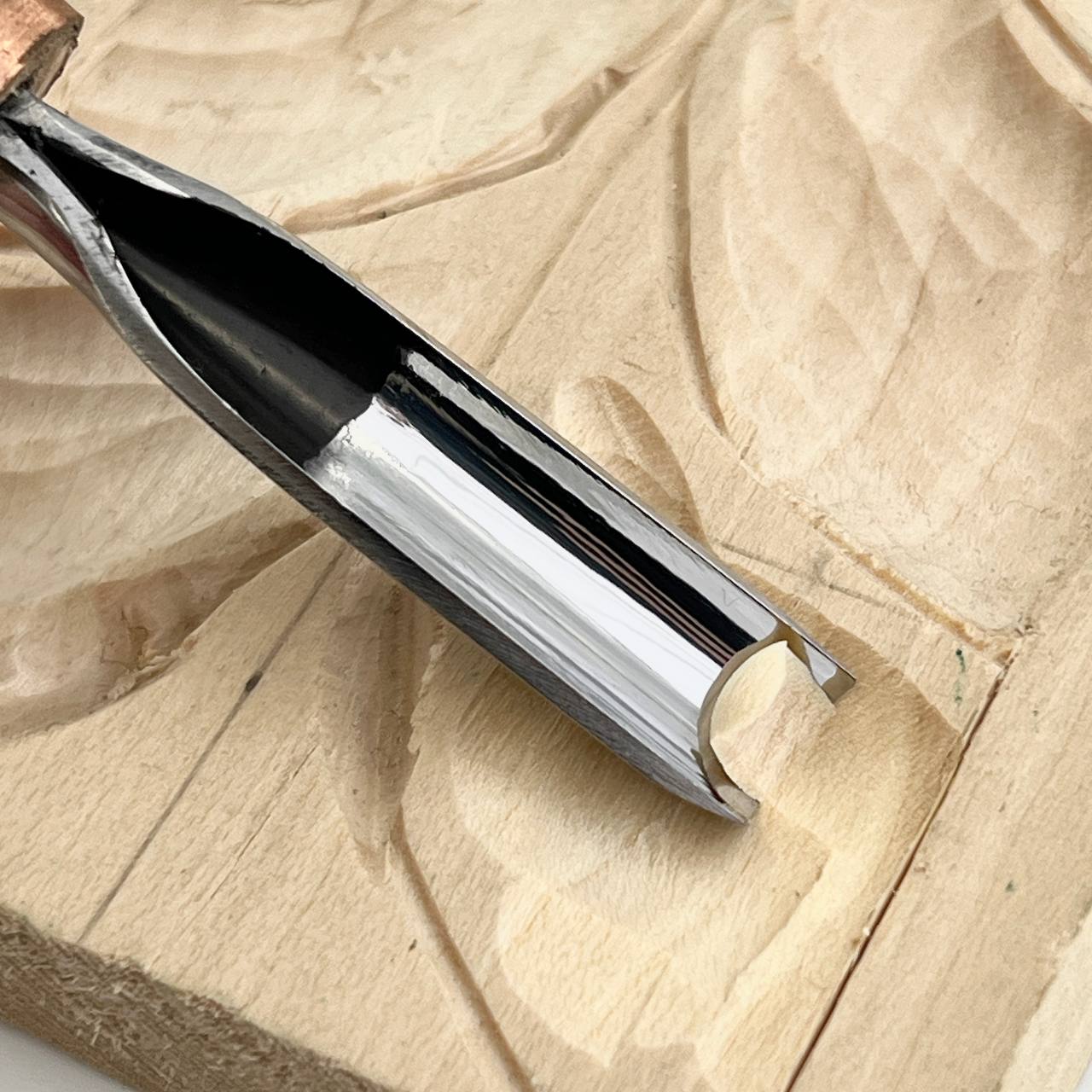 Short Palm Rounded Gouge for relief carving and texturing