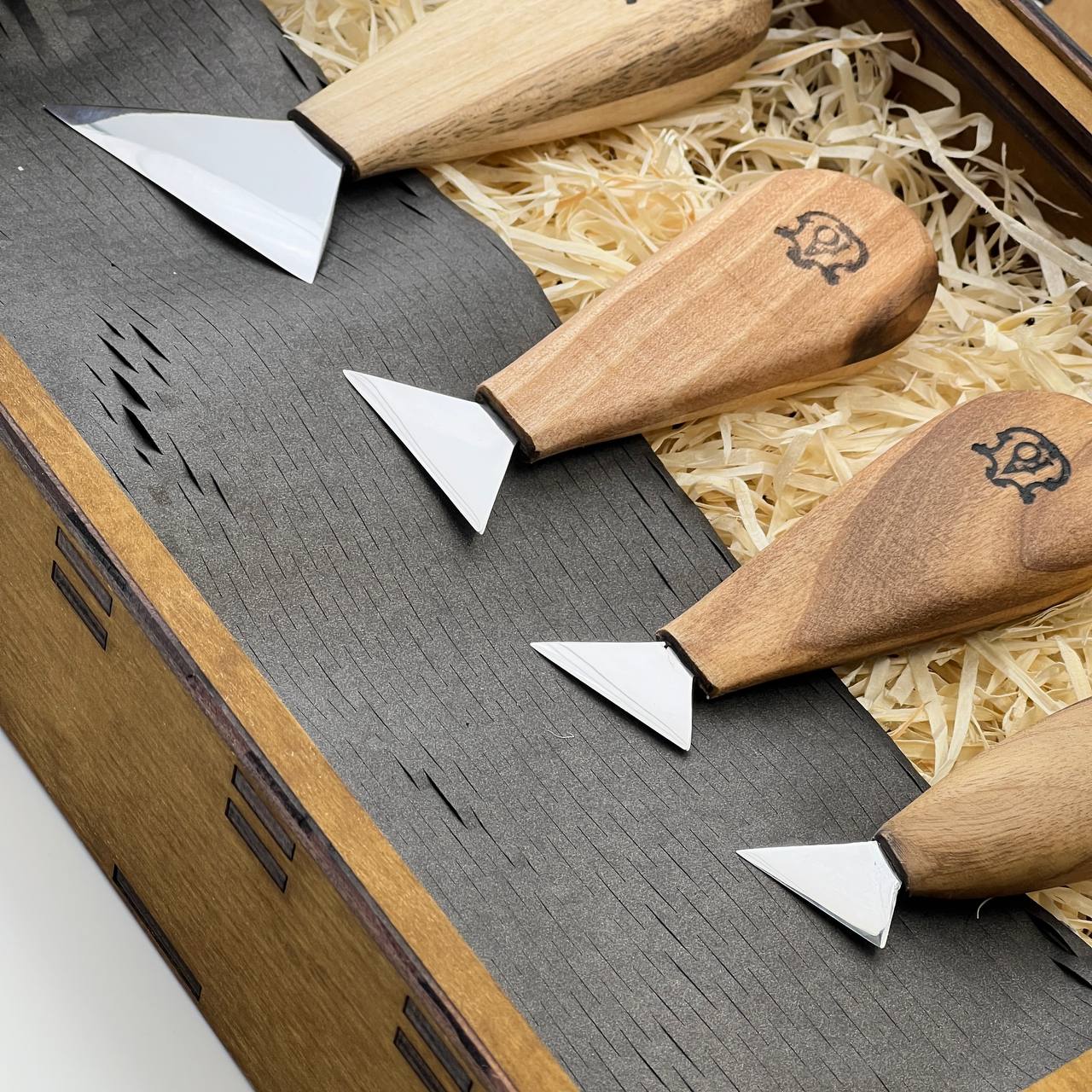 Juego de cuchillos de cola de golondrina para tallar madera en estuche enrollable, cuchillos triangulares