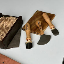 Laden Sie das Bild in den Galerie-Viewer, 3-Piece Leatherworking Knife Set for Professional Leather craft