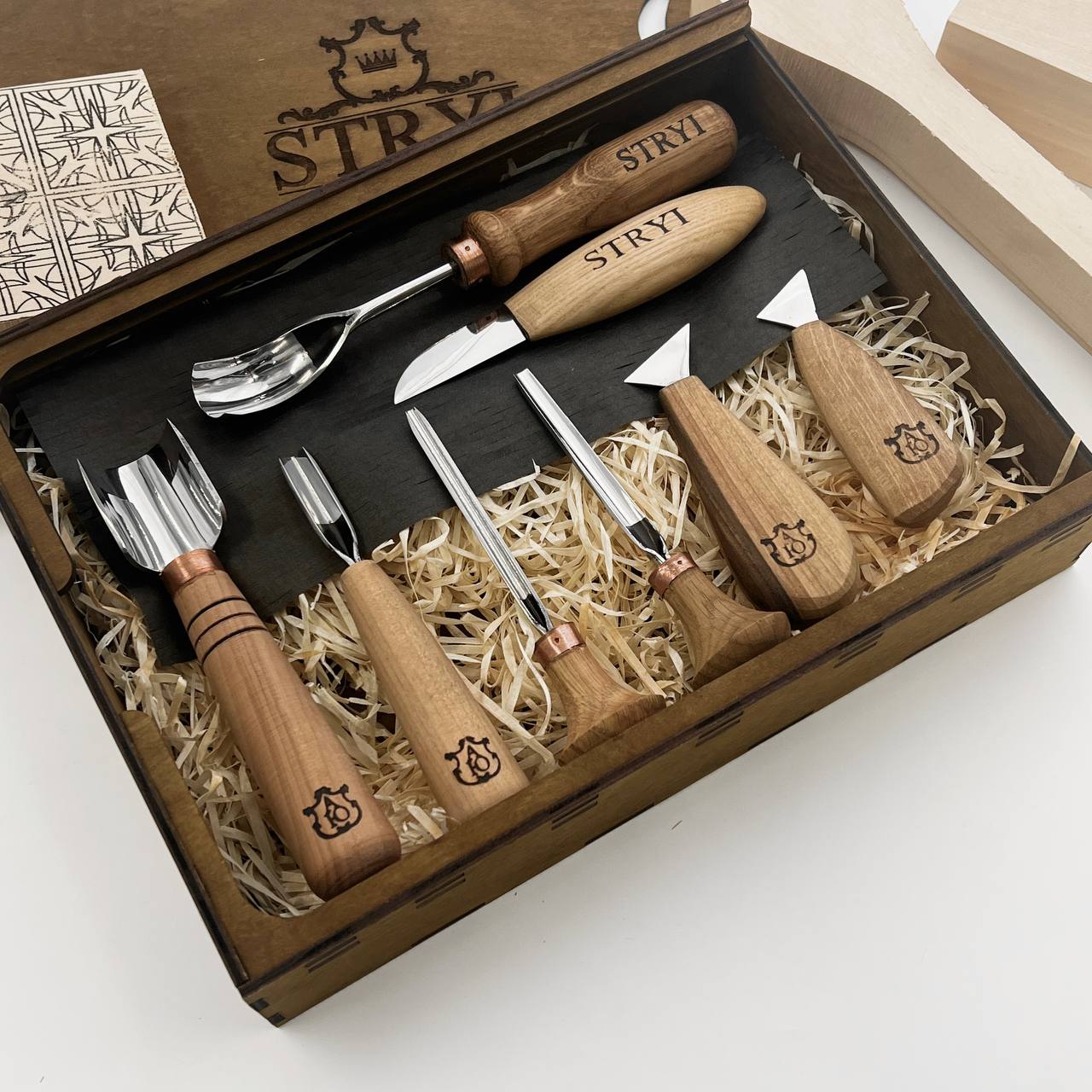 Vielseitiges Holzschnitzset STRYI Profi 12-tlg. Geschenk zum Schulabschluss, Kostenlose Videoanleitung