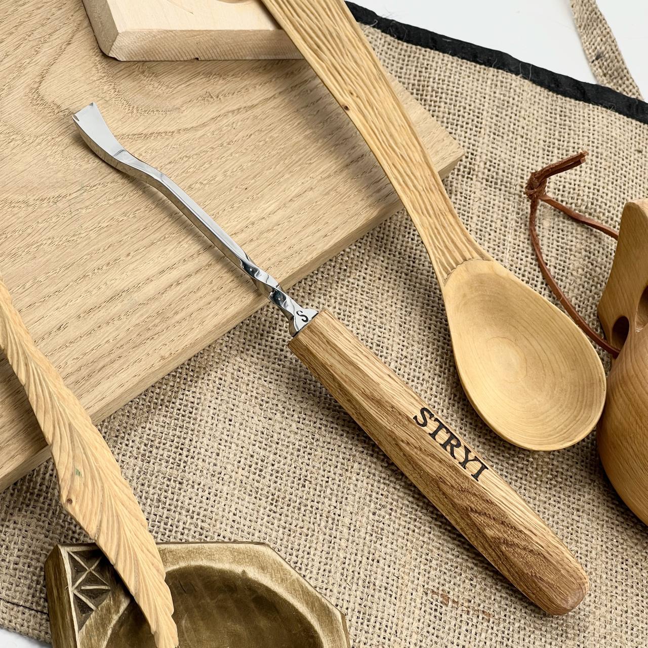 Fishtail Bent Gouge MAESTRO STRYI for finishing 3D carvings and detailing