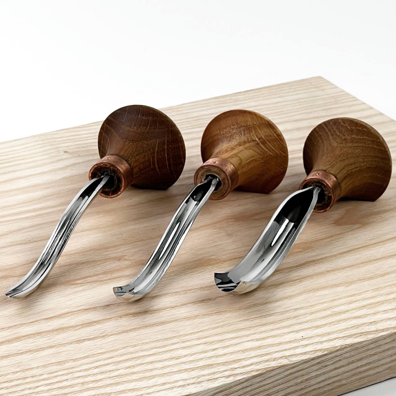 Palm carving bent gouge sweep #9 STRYI Profi , linocutting tool, burins STRYI, palm tool, detailing knife