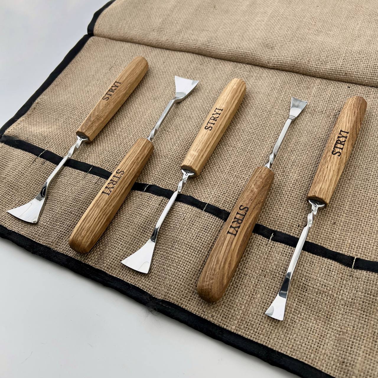 Fishtail Bent Gouge MAESTRO STRYI for finishing 3D carvings and detailing