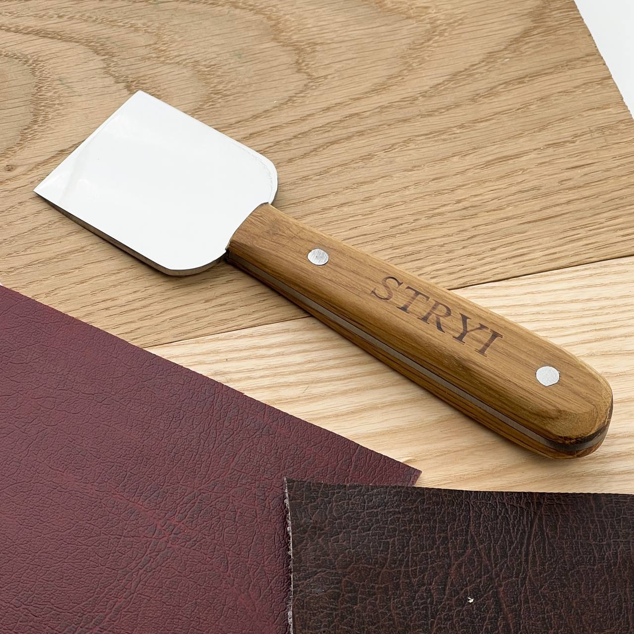 Japanese skiving knife for leather straight-beveled  STRYI Profi