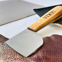 Load image into Gallery viewer, Japanese skiving knife for leather straight-beveled  STRYI Profi, knife for leather working, basic knife for leather