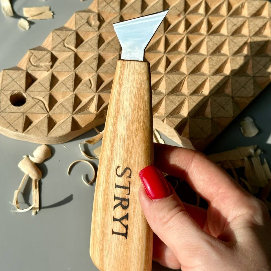 Messer STRYI Profi für Holzschnitzerei 30mm, Kerbschnitzmesser, Schwalbenschwanzmesser, Schnitzmesser, Dreiecksmesser