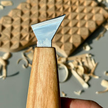 Cargar imagen en el visor de la galería, Cuchillo STRYI Profi para tallar madera 30mm
