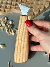 Laden Sie das Bild in den Galerie-Viewer, Messer STRYI Profi für Holzschnitzerei 30mm
