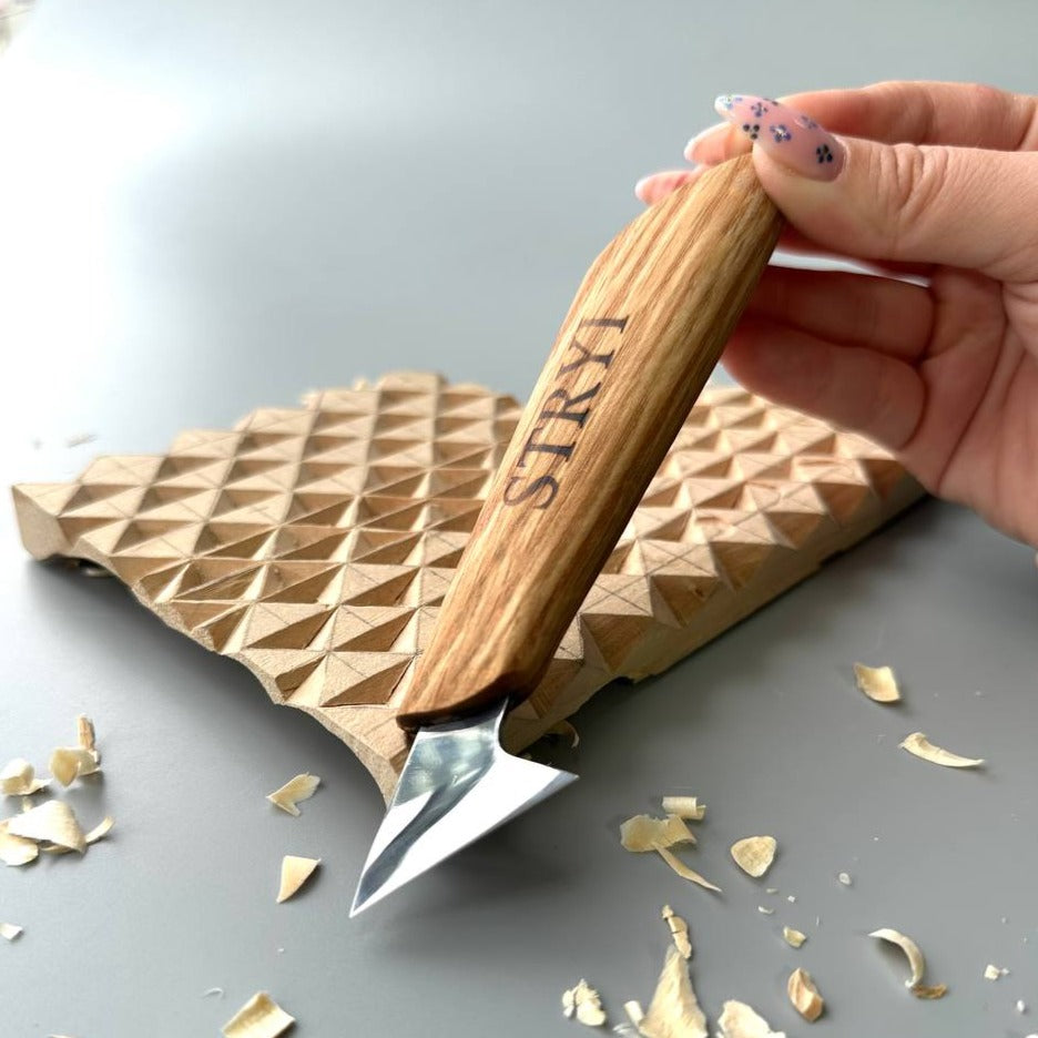 Carving knife for geometric patterns