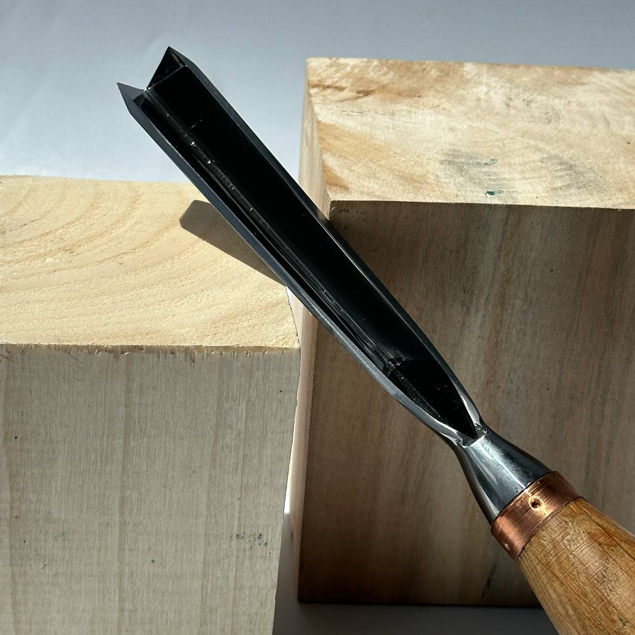 Large sculpture chisel, V-tool 60 degrees 15mm, heavy duty gouge STRYI Profi, wood carving chisel