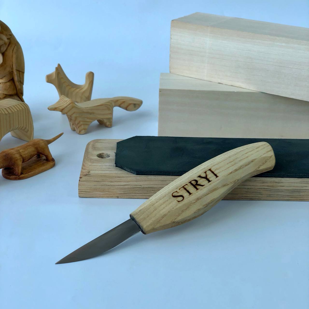 Must Have - Kit para tallar figuras - cuchillo con pieza en blanco de tilo STRYI Start