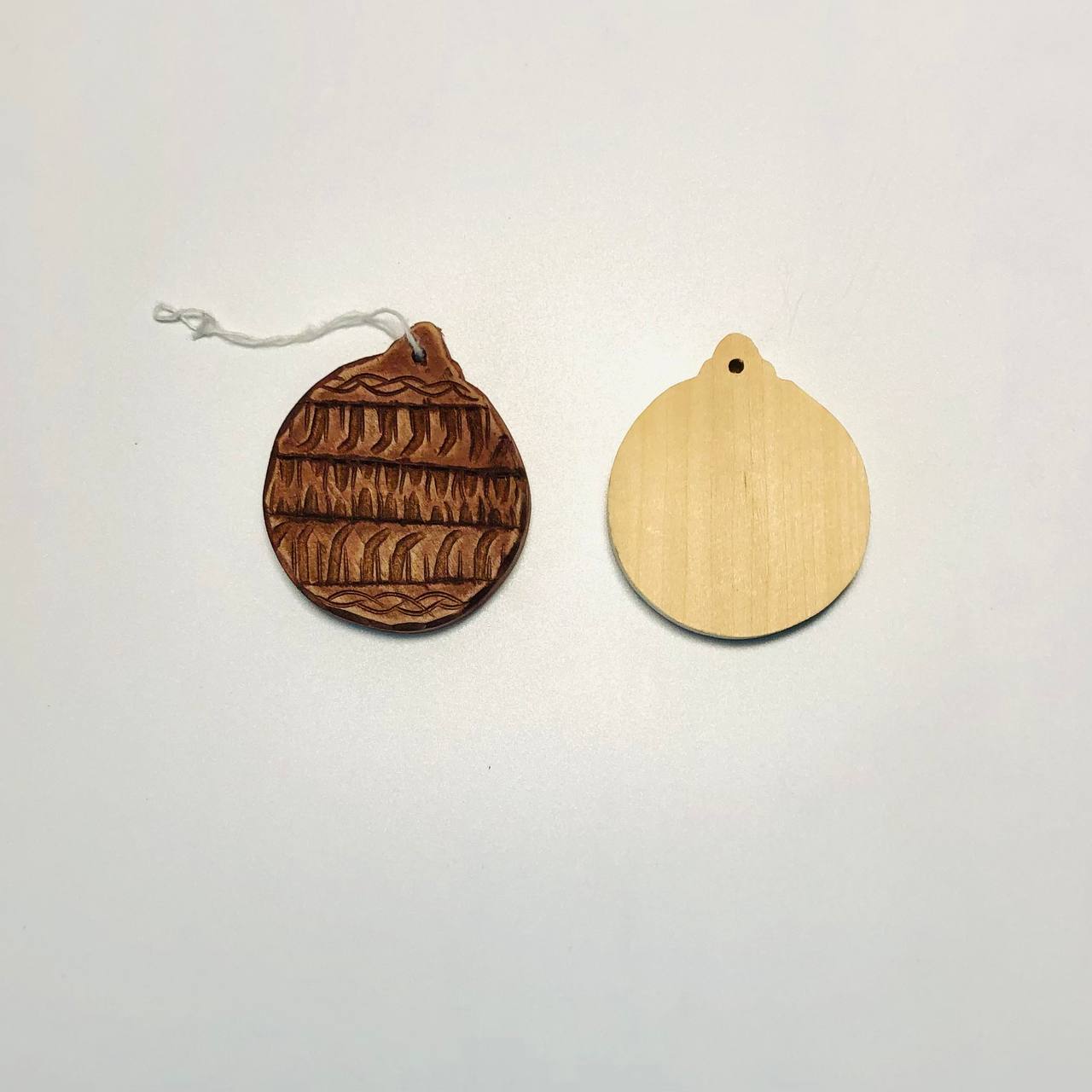 Juego de juguetes navideños, espacios en blanco para la creatividad, decoración navideña de madera