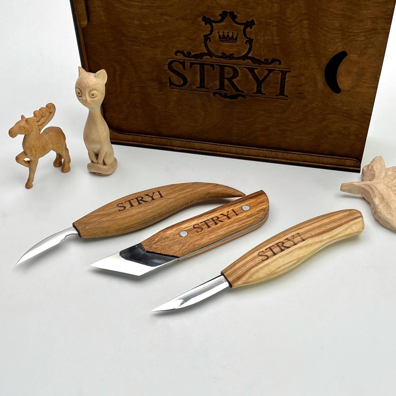 Juego de cuchillos para tallar madera de 3 piezas en estuche de madera STRYI Profi