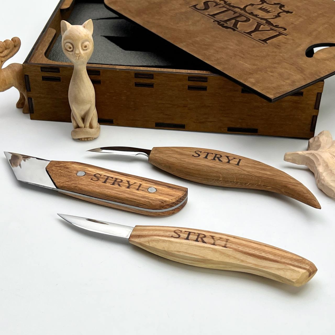 Juego de cuchillos para tallar madera de 3 piezas en estuche de madera STRYI Profi