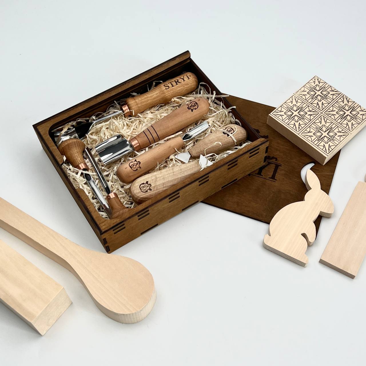 Vielseitiges Holzschnitzset STRYI Profi 12-tlg. Geschenk zum Schulabschluss, Kostenlose Videoanleitung