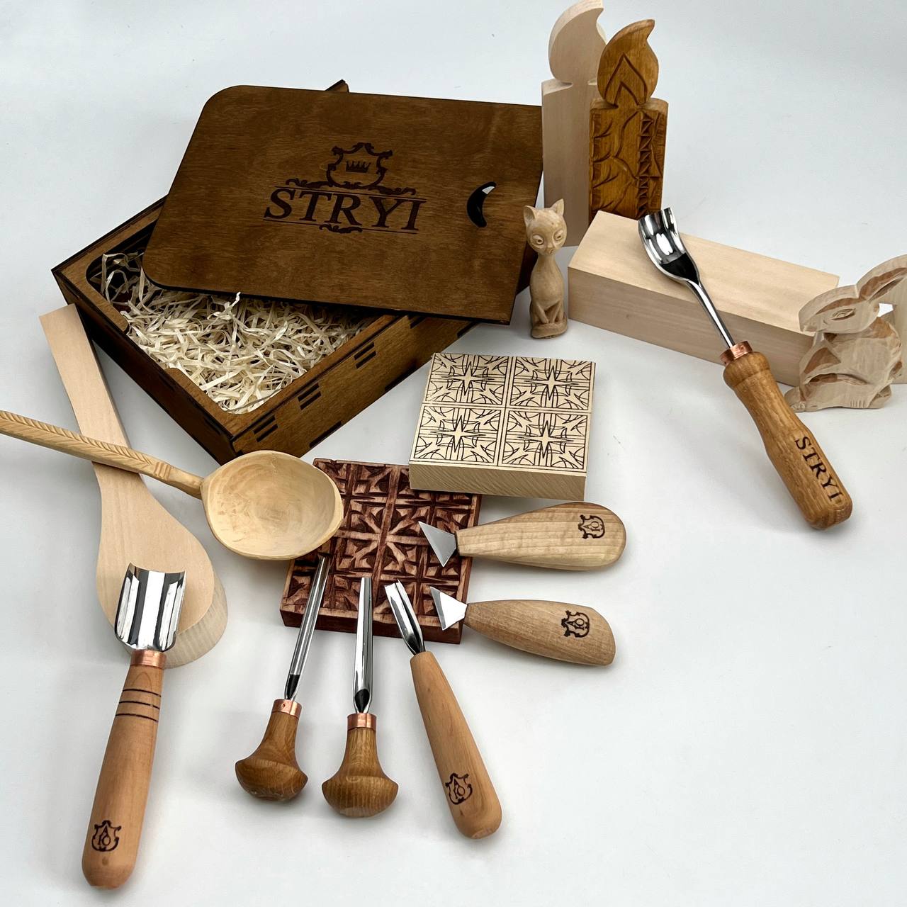 Vielseitiges Holzschnitzset STRYI Profi 12-tlg. Geschenk zum Schulabschluss, Kostenlose Videoanleitung