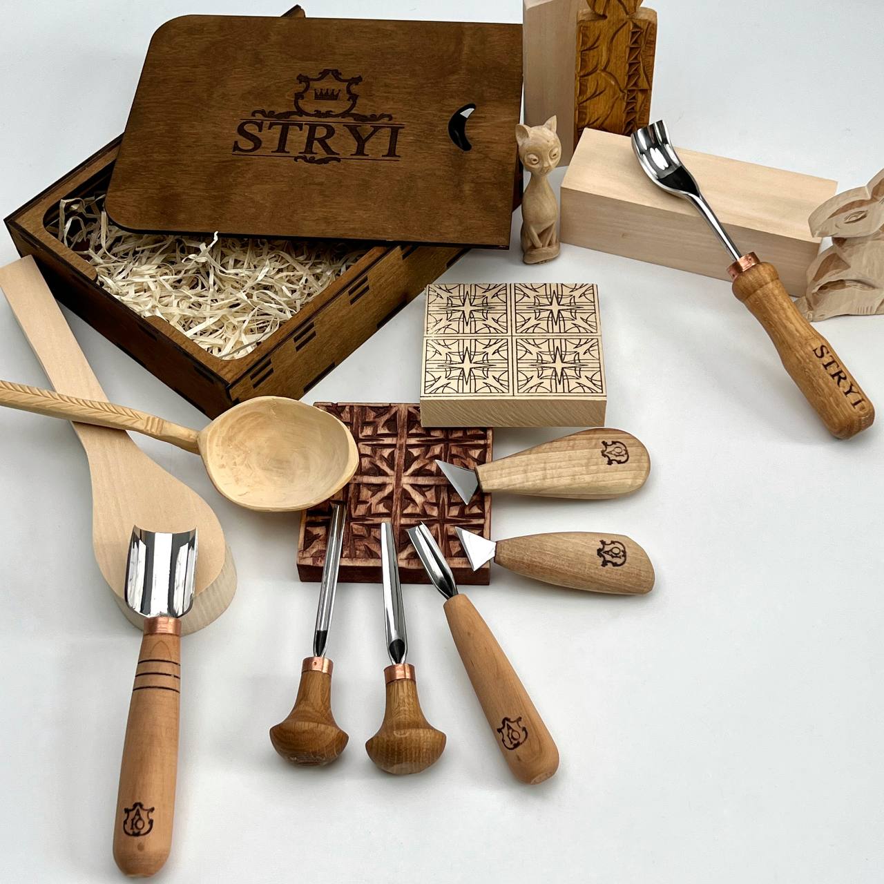 Vielseitiges Holzschnitzset STRYI Profi 12-tlg. Geschenk zum Schulabschluss, Kostenlose Videoanleitung
