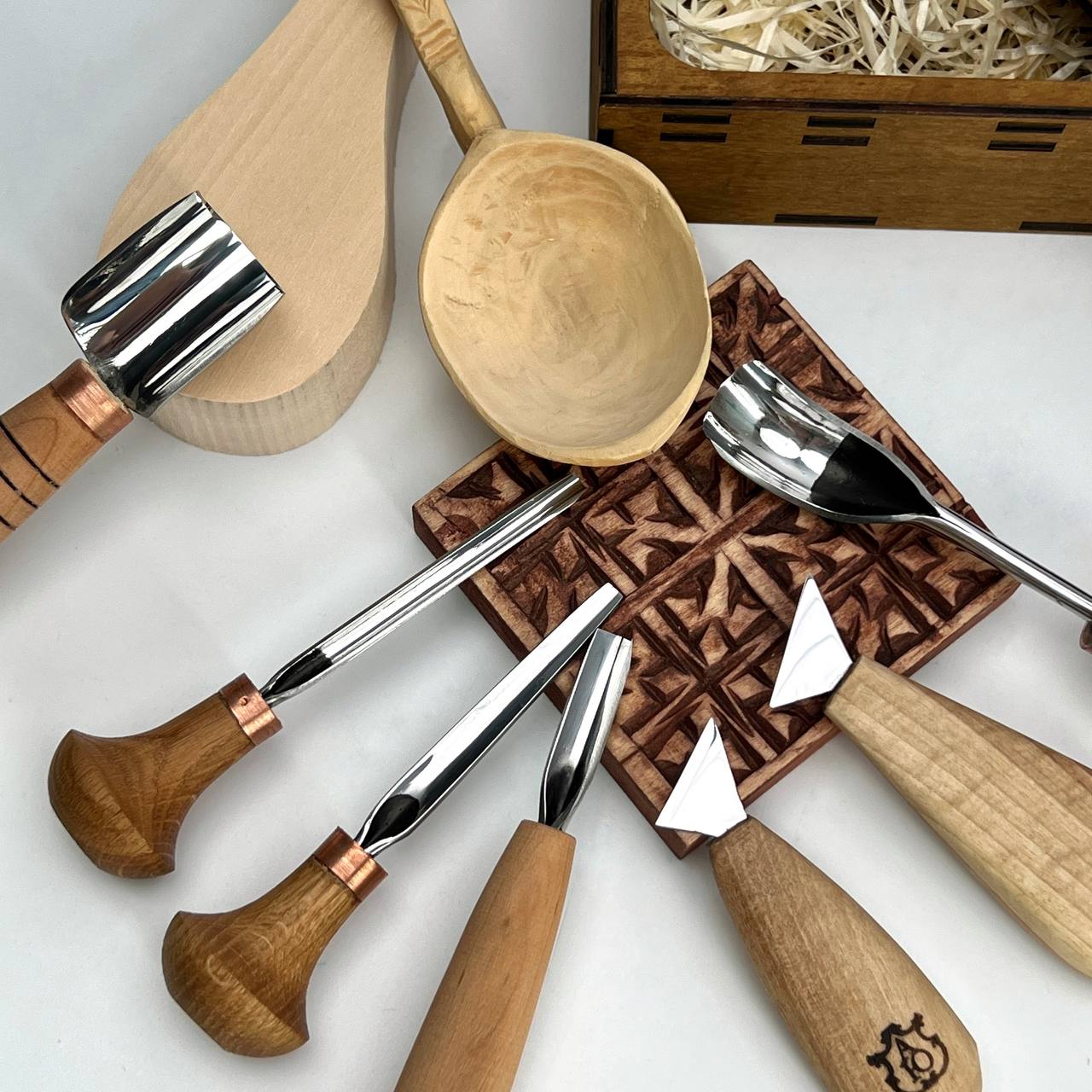 Vielseitiges Holzschnitzset STRYI Profi 12-tlg. Geschenk zum Schulabschluss, Kostenlose Videoanleitung