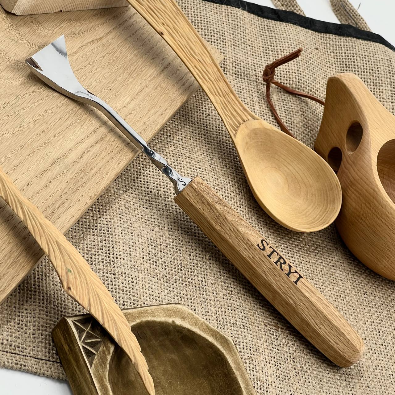 Fishtail Bent Gouge MAESTRO STRYI for finishing 3D carvings and detailing