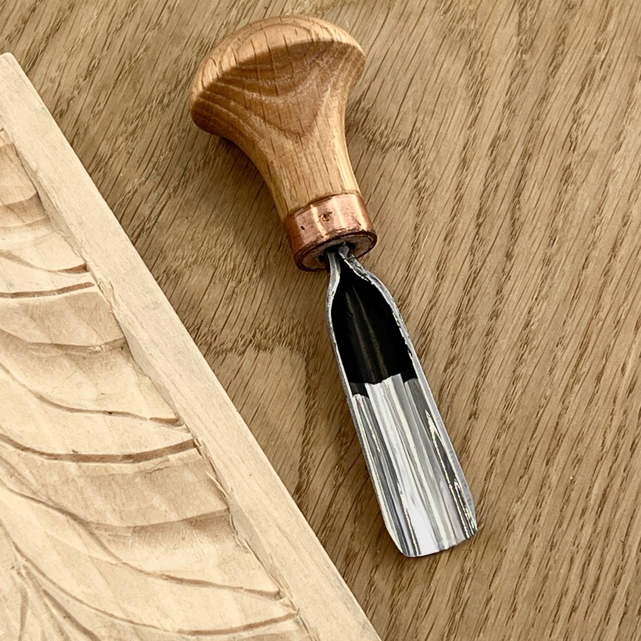 Short Palm Rounded Gouge for relief carving and texturing
