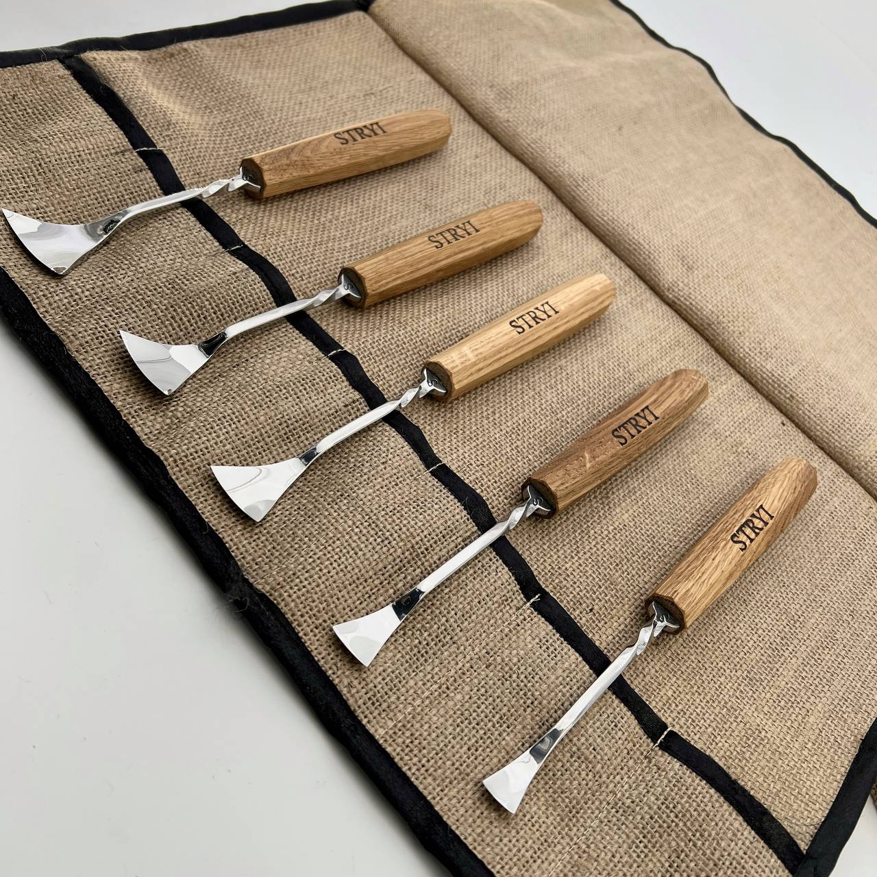 Fishtail Bent Gouge MAESTRO STRYI for finishing 3D carvings and detailing