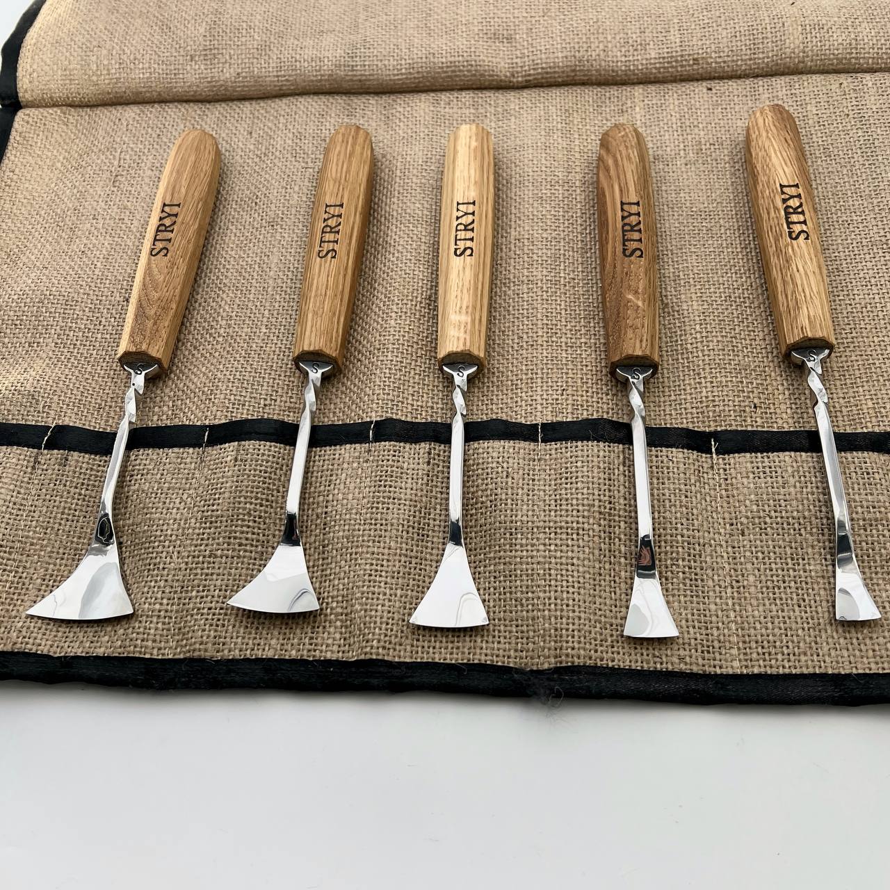 Fishtail Bent Gouge MAESTRO STRYI for finishing 3D carvings and detailing