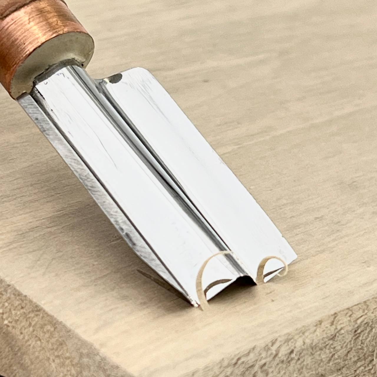 90° W-Shaped Double V-parting Chisel for 3D Chip Carving