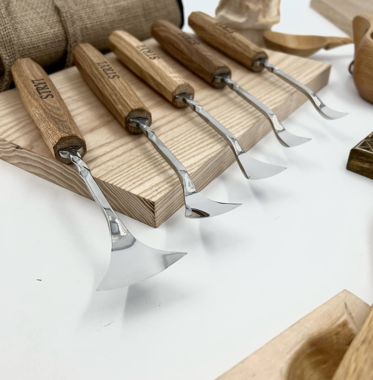 Fishtail Bent Gouge MAESTRO STRYI for finishing 3D carvings and detailing