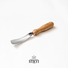 Cargar imagen en el visor de la galería, Gubia cincel largo curvado STRYI Profi, perfil 8, herramientas para tallar madera del fabricante STRYI