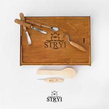 Laden Sie das Bild in den Galerie-Viewer, Löffel-Schnitzwerkzeug-Set 5-teilig STRYI Profi in Geschenk-Aufbewahrungsbox aus Holz