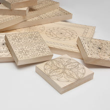 Cargar imagen en el visor de la galería, Juego de tablas de práctica de tilo. 9 piezas. Para talladores de madera principiantes en tallado en astillas para un fácil aprendizaje. Tutoriales y patrones para tallar.